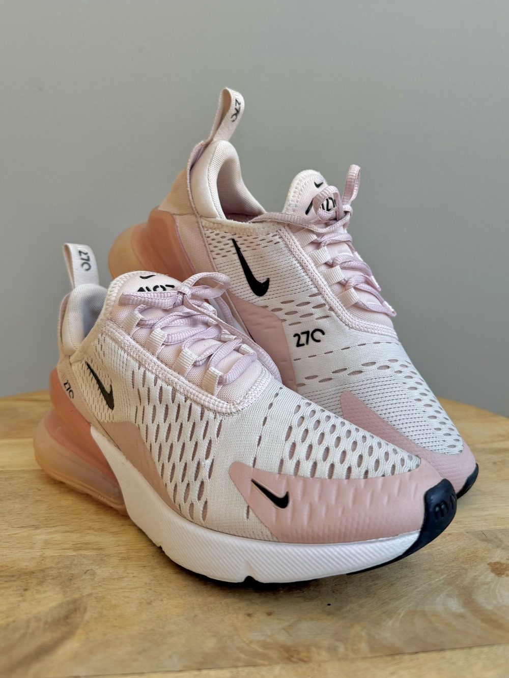 Nike Air Max 270 Women’s Size 7.5 Light Soft Pink Oxford Running Shoes